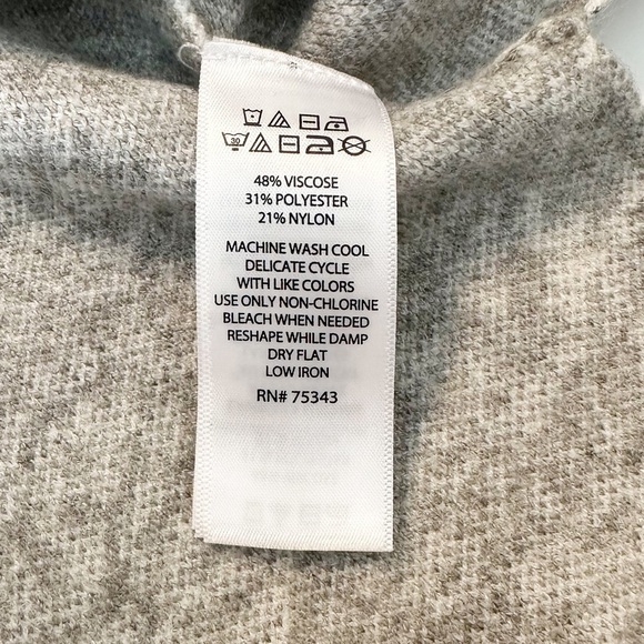 Tahari Leopard Print Gray White Pullover Round Neck Sweater - XL - Picture 6 of 11